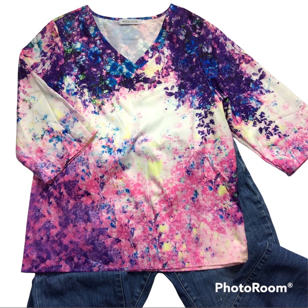 FLORAL V-NECK SHIRT NWOT